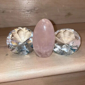ROSE QUARTZ FREE FORM LARGE STONE H x 2.65" W x 2.07" D, 2lbs